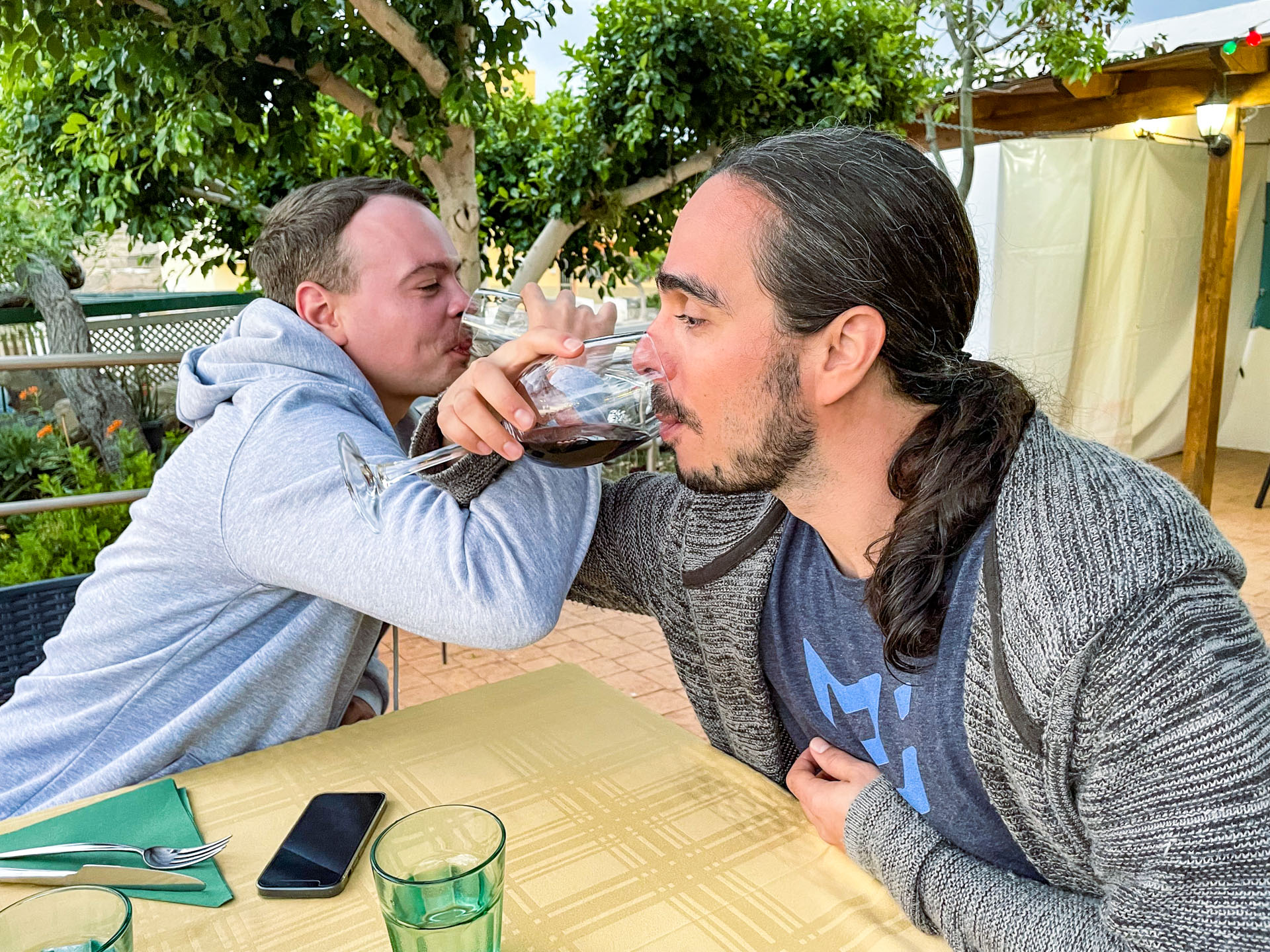 MUI X colleagues José and Andrew bond over a bottle of wine at dinner one night during the retreat.